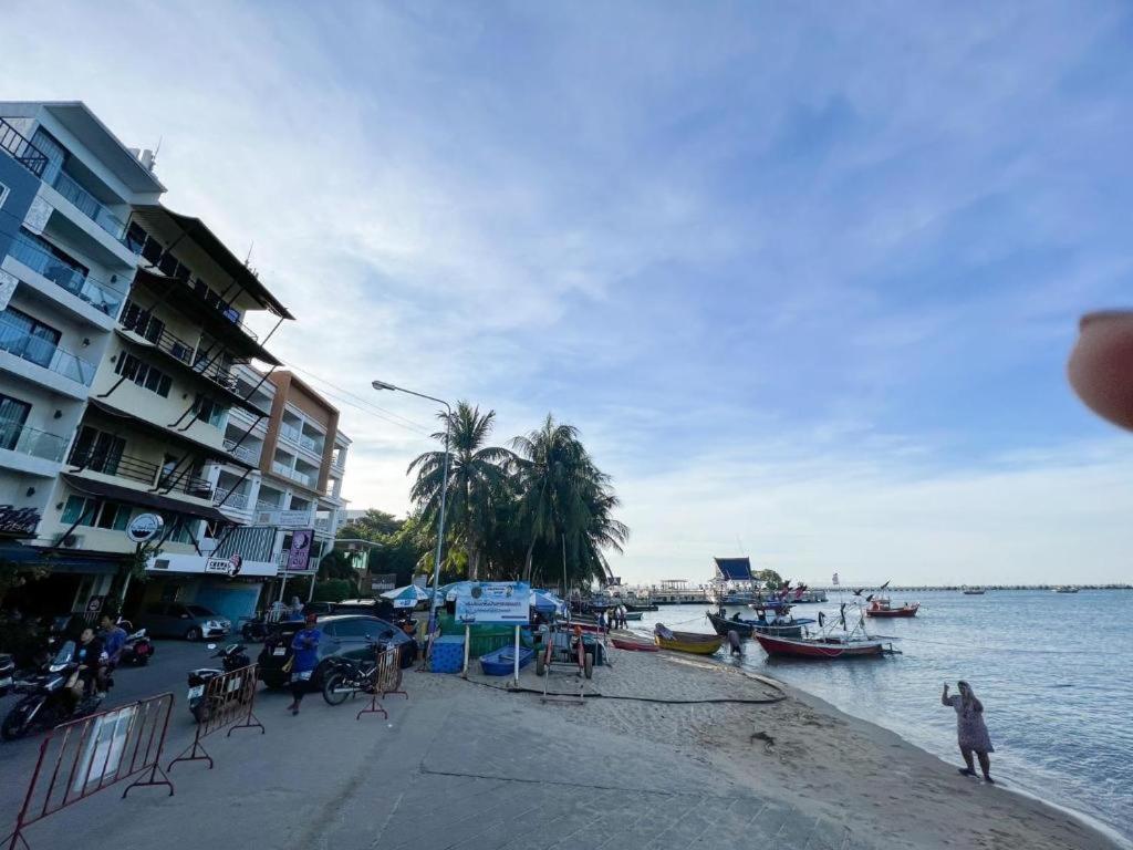 Nana Chat Bangsaen Hotel Si Racha Exterior foto