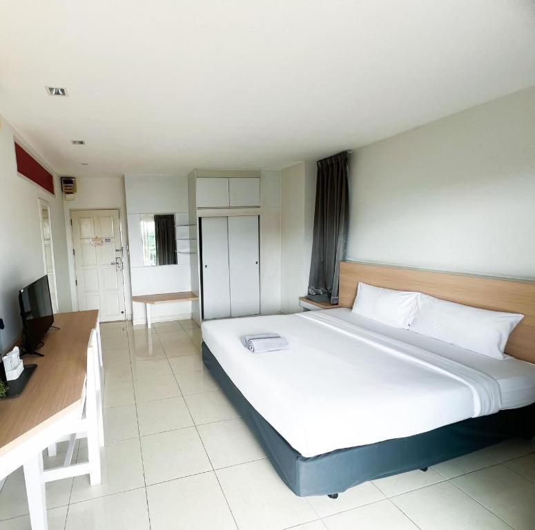 Nana Chat Bangsaen Hotel Si Racha Exterior foto