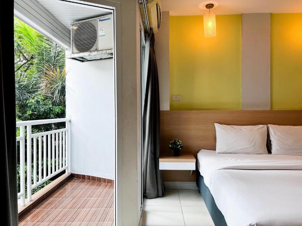 Nana Chat Bangsaen Hotel Si Racha Exterior foto